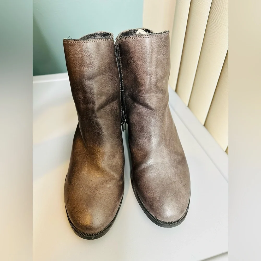 Madden Girl Klaudia Brown Faux Leather Ankle Booties Size 9